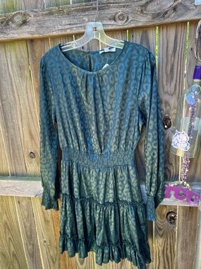 👗Green  She & Sky Leopard Print Tiered Long Sleeve Dress